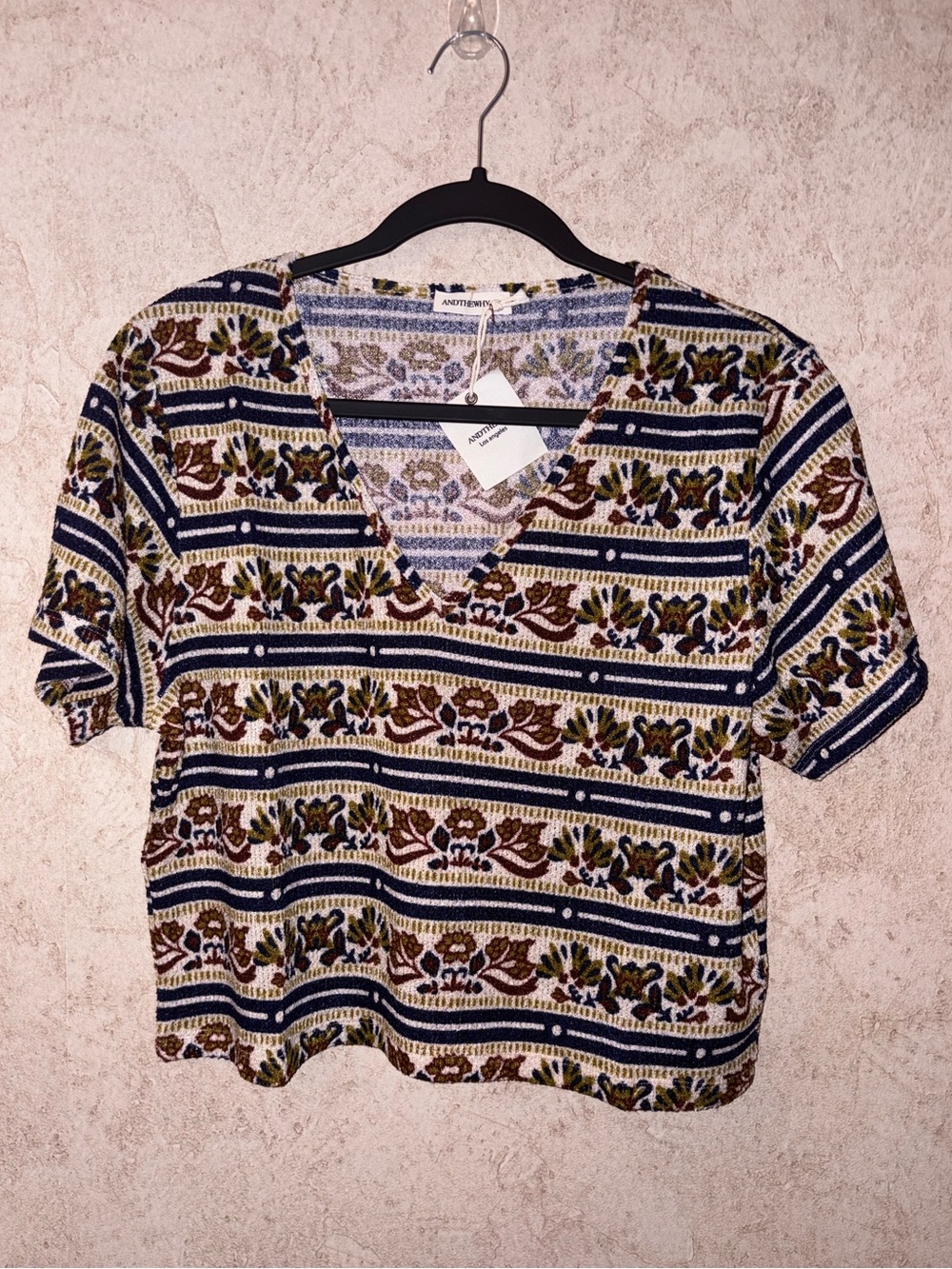 Andthewhy PRINT JACQUARD TOP V Neck Striped Top - Picture 2 of 7